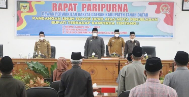 SIDANG—Terlihat suasana sidang paripurna agenda pandangan fraksi.
