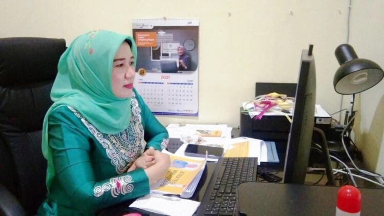 Ketua Dewan Kerajinan Nasional Daerah (Dekranasda) Kota Pariaman, Ny. Lucyanel Arlym Genius, menjadi narasumber dalam webinar nasional yang bertajuk gerakan nasional literasi digital 2021, kemarin, dilaksanakan secara daring dengan 160 orang peserta dari berbagai daerah yang ada di Indonesia.