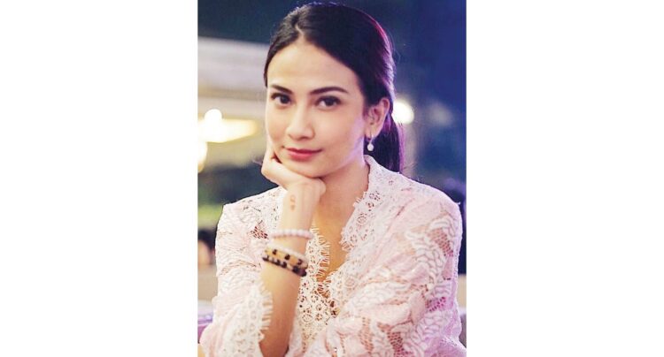 Vanessa Angel Beber Kebiasaan Suaminya di Ranjang 1 Vanessa Angel