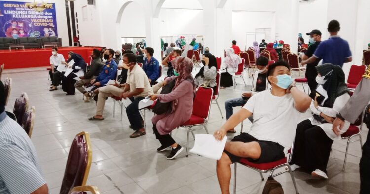 VAKSIN MASSAL—Pemko Sawahlunto melaksanakan gebyar vaksinasi missal mendukung pemerintah pusat.