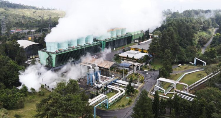 Di tengah tekanan pandemi Covid-19, PLN berhasil mencetak laba bersih sebesar Rp6,6 triliun hingga semester I 2021.