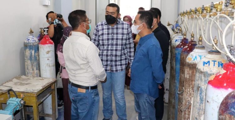 CEK RS— Wagub Audy Joinaldy didampingi Wakil Bupati Pessel Apt. Rudi Hariyansyah, bersama Forkopimda Pessel, serta anggota DPD RI Alirman Sori, dan anggota DPRD Sumbar Imral Adenansi, mencek  rusunawa dan RSUD. Dr. M. Zein Painan, Sabtu (24/71).