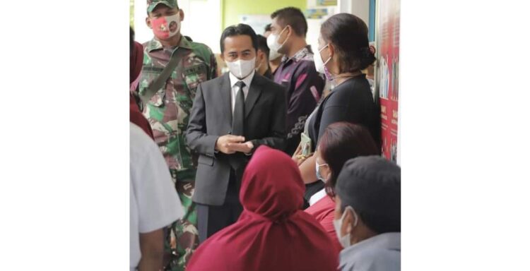 Wakil Bupati Pesisir Selatan Apt. Rudi Hariyanyah, S.Si dihadapan kelompok tani penerima bantuan alsintan, Sabtu (23/7/2021).