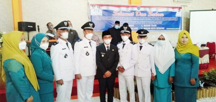 Sumbangkan Pikiran untuk Kemajuan Pessel, Bupati Lantik 31 Wali Nagari 1 HADIRI PELANTIKAN— Wakil Bupati Pessel Apt. Rudi Hariyansyah menghadiri pelantikan 4 orang wali nagari di Kecamatan Bayang, Kebupaten Pasisir Selatan.