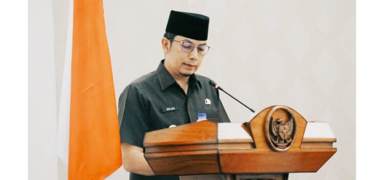 PENJELASAN— Wali Kota Sawahlunto Deri Asta menjelaskan Nota Jawaban Wali Kota atas Pemandangan Umum Fraksi-Fraksi DPRD Sawahlunto soal Ranperda pertanggungjawaban APBD 2020.