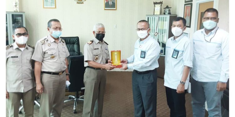 ), Kepala Kanwil BPN Sumatera Barat Bapak Saiful, S.P.,M.H, menerima kunjungan silaturahmi General Manager PT PLN (Persero) Unit Induk Pembangunan Sumatera Bagian Tengah Bapak Alland Asqolani yang didampingi oleh Manager UPP Sumbagteng 2 Bapak Hendro Prasetyawan.