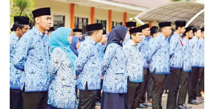 Perkembangan Validasi Dugaan Data Fiktif PNS Berlanjut 1 APEL— Semjumlah PNS sedang apel pagi mendapatkan arahan dari pimpinan.