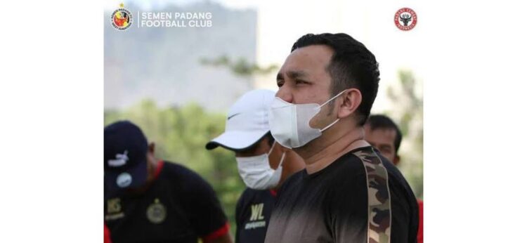 Manajer Tim Semen Padang Effendy Syahputra