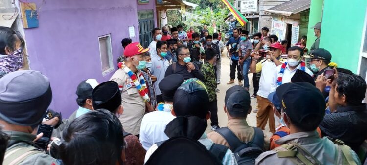 Gubernur Sumbar Tantang Gagasan Pemuda Majukan Jorong Lima Partamuan 1 Gubernur Sumbar, Mahyeldi Ansharullah saat pertemuan dengan Pemuda dan Tokoh Masyarakat Jorong Lima Partamuan, Nagari Muaro Sungai Lolo, Kabupaten Pasaman, Rabu (21/7), di Masjid Raya Muklisin Jorong Lima Partamuan.