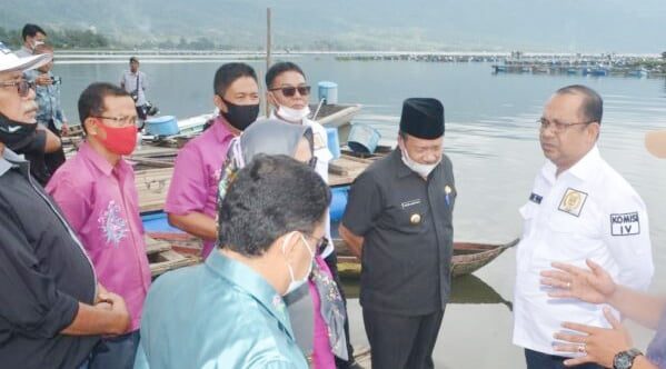 Komisi IV Tinjau Kawasan Strategis Nasional Kabupaten Agam, DPRD Dukung Penuh Revitalisasi Danau Maninjau 1 Anggota Komisi IV DPRD Sumbar mendapat penjelasan dari bupati terkait program strategis Kabupaten Agam, salah satunya revitalisasi Danau Maninjau.