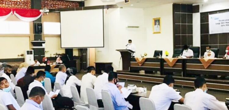 Wakil Bupati Solok Ajak Nagari Alokasikan Anggaran 1 RAPAT BERSAMA— Wali Nagari di Kabupaten Solok mendengarkan arahan dari Wakil Bupati Kabupaten Solok Jon Firman Pandu saat rapat bersama dengan BP Jamsostek Cabang Solok.