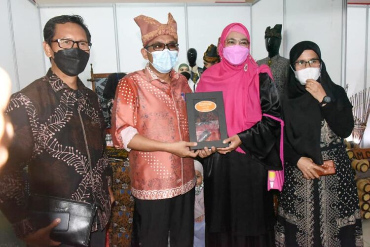 wali kota sewaktu membuka Pekan Ekonomi Kreatif Pariwisata Kota Padang Tahun 2021 di Lantai 1 Plaza Andalas, Sabtu (3/7/2021).