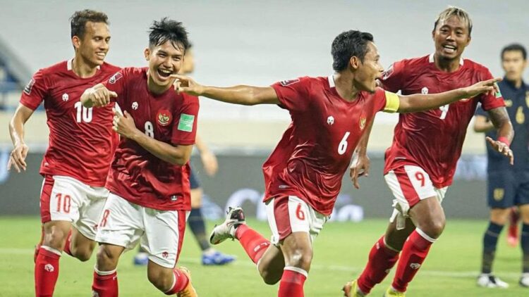TERBUKA--Pemain Timnas Indonesia tampil cukup berani bermain terbuka dengan Thailand pada Kualifikasi PD 2022.