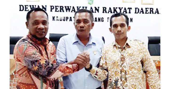 Ketua DPRD Ir H Arwinsyah bersama dua wakilnya Afrinaldi l dan dan Risdianto.