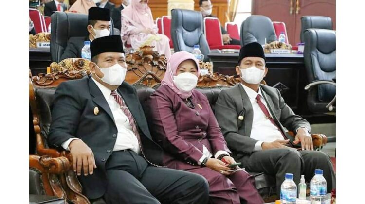 BERSAMA— Wawako Pariaman Mardison Mahyuddin  bersama ketua DPRD dan Wako Genius Umar hadiri acara.