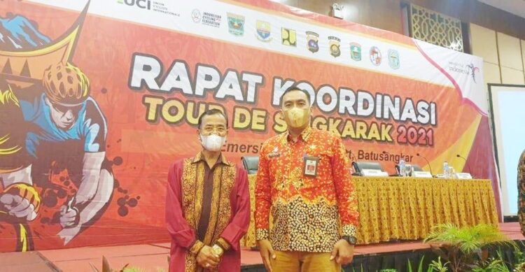 RAPAT—Kadis Dinas Pariwisata dan Kebudayaan (Disparbud) Kota Pariaman  Dwi Marhen Yono usai rapat TdS.