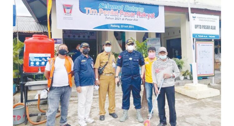 Lomba Pasar Rakyat 2021, Pasar Alai Jagoan Padang 1 Kepala Dinas Perdagangan Kota Padang, Andree Algamar saat berada di Pasar Alai.