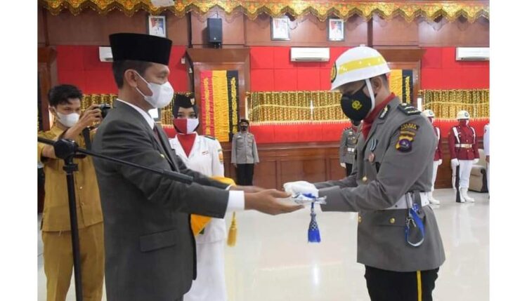 KUKUHKAN— Wali Kota Paeriaman H Genius Umar saat pengukuhan anggota Pasukan Pengibar Bendera (Paskibraka) tahun  2021.
