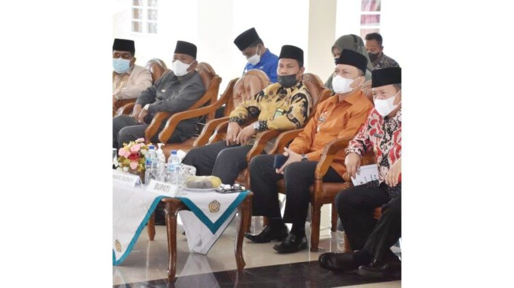 HADIRI—Bupati Agam Andri Warman menghadiri pisah sambut Kakan Kemenag Agam di balairung rumah dinas bupati.