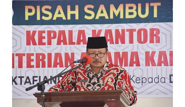 Soal SDM, Bupati Agam Jalin MoU dengan Kemenag 1 GANDENG MUI—Bupati Agam Andri Warman membuat Mou dengan MUI untuk meningkatkan SDM yang berkarakter.