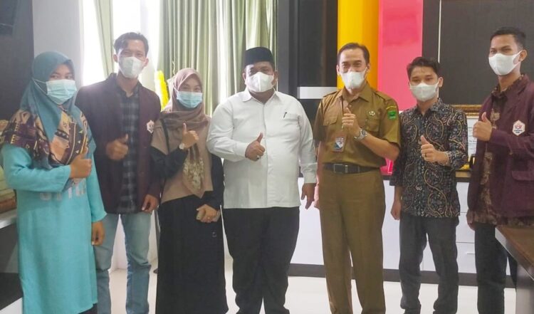 Bupati Padangpariaman Suhatri Bur, kemarin, menerima audiensi dari Ikatan Mahasiswa Pariaman (IMAPAR) Universitas Islam Negeri (UNP)  Imam Bonjol Padang.