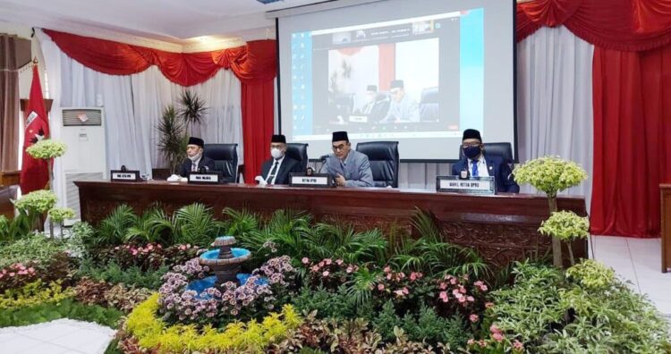 DPRD Kota Bukittinggi Buka Masa Sidang 2021-2022 1 BUKA SIDANG 2021-2022--DPRD Kota Bukittinggi gelar rapat paripurna istimewa menutup masa sidang 2020-2021 sekaligus membuka masa sidang 2021-2022.