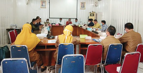 HEARING— DPRD Padang melakukan hearing dengan Pemko dan OPD, Senin (2/8).