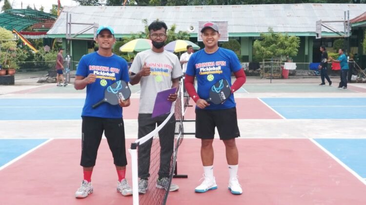 Cabor Pickleball Dapat Sumbar Respon Positif, Peserta Kejurda Perdana Membeludak 1 KEJURDA—Dua atlet pickleball Sumbar yang mengikuti helatan Kejurda Pickleball Sumbar yang pertama kalinya digelar.