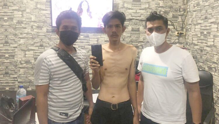 PENCURI HP— Pelaku berinisial JW (26) diamankan di Mapolresta Padang atas kasus pencurian Hp milik sepupunya sendiri.