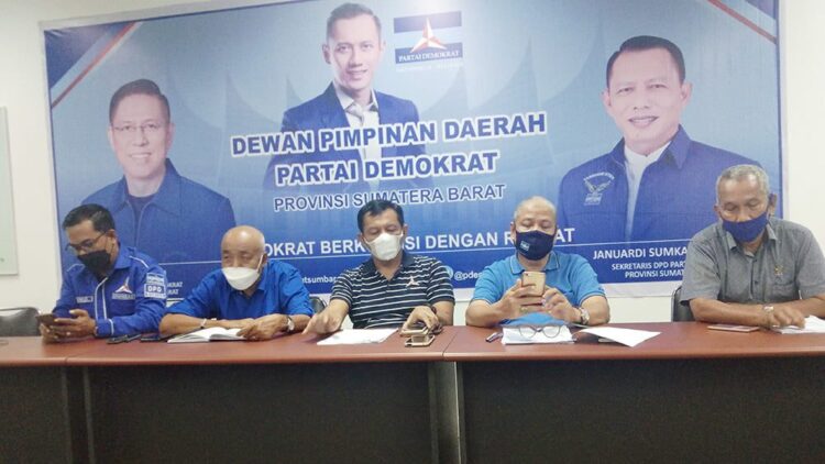 Sambut HUT Demokrat ke 20, Berbagai Perlombaan Digelar 1 Dewan Perwakilan Daerah (DPD) Partai Demokrat Provinsi Sumatera Barat gelar jumpa pers, jelang HUT Partai Demokrat ke 20.