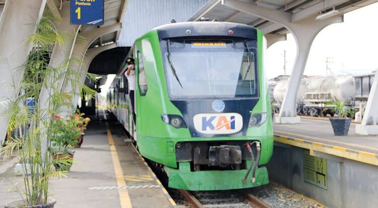 BATALKAN OPERASIONAL— Untuk mendukung upaya pemerintah menghambat penyebaran Covid-19, PT KAI Divre II Sumbar mulai 10 Agustus membatalkan operasional perjalanan KA Lembah Anai  relasi Kayutanam  BIM.