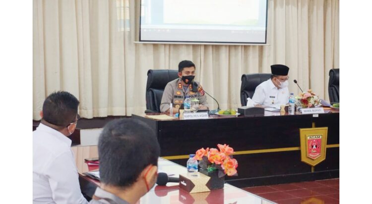 USULAN—Kapolres Agam AKBP Dwi Nur Setiawan mengusulkan pasien Covid -19 yang menjalani isoman agar diisolasi secara terpusat.