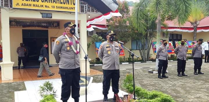 SAMBUTAN—AKBP Junaidi Nur SIK dan AKBP Ricardo Condrat Yusuf SIK, SH, MH saat memberikan sambutan saat acara  kemairn.