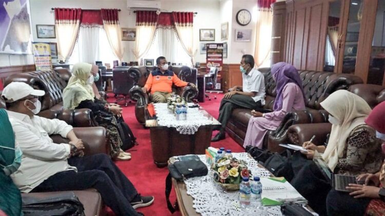 Mahasiswa Kedokteran Unand Praktik di RS Sadikin Kota Pariaman 1 DIALOG—Dekan Fakultas Kedokteran Unand dr. Afriwardi saat dialog dan bersilaturahmi dengan Wali Kota Pariaman Genius Umar.