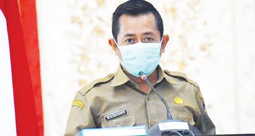 Kepala Dinas Lingkungan Hidup (DLH) Kota Padang, Mairizon mengatakan, Dinas Lingkungan Hidup Kota Padang hanya menyelenggarakan dan menguburkan jenazah yang  positif Covid-19.