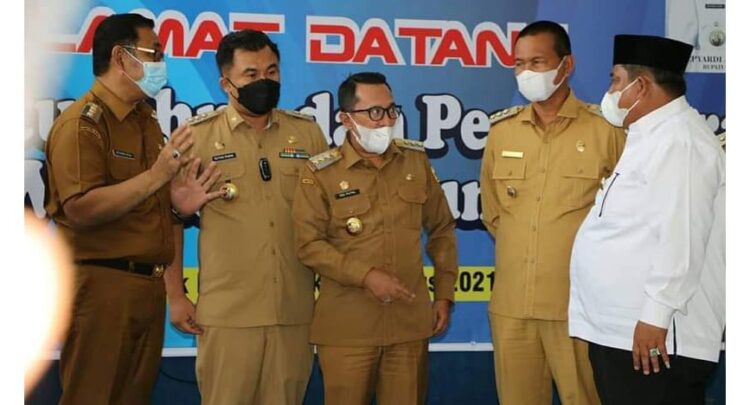 Genius Umar: Bersinergi Demi Kemajuan Sumbar 1 ARAHAN—Wali Kota Pariaman H Genius Umar berikan arahan.