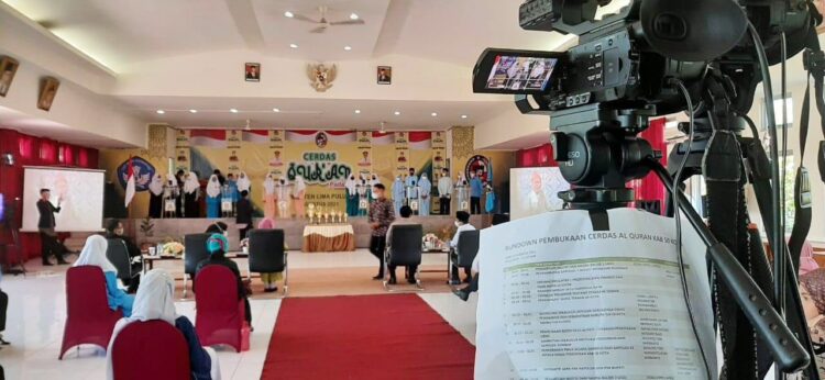 Bupati: Membangun Aspek Religi dan Menguatkan Karakter di Limapuluh Kota 1 SAMBUTAN—Bupati Limapuluh Kota Safaruddin Datuak Bandaro Rajo memberikan sambutan pada pembukaan Cerdas Quran Siswa SD dan SMP se-Kabupaten Limapuluh Kota, di Aula kantor Bupati Limapuluh Kota, Sarilamak, baru-baru ini.
