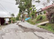 Jalan Air Karuh Rusak Parah Di Tengahnya ada Parit, Jika Hujan Bagaikan Sungai di Jalan  Sawahlunto 