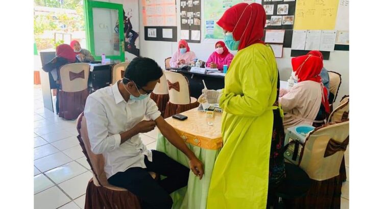 Sijunjung Kekurangan Stok Vaksin, Selisih antara Vaksin 1 dan 2 Cukup Signifikan 1 VAKSINASI—Progres pelaksanaan vaksinasi terhadap masyarakat di Puskesmas Tanjung Gadang, Sijunjung.