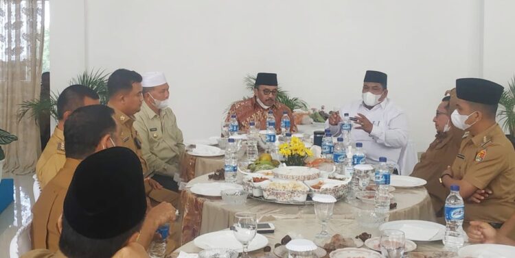 PERTEMUAN APKASI— Bupati Suhatri Bur menghadiri pertemuan Asosiasi Pemerintah kabupaten (APKASI) Wilayah Sumatera Barat.