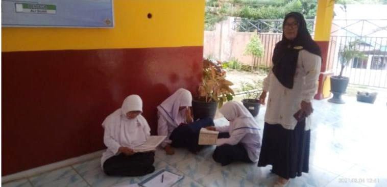 Siswa SMPN 9 Solsel belajar