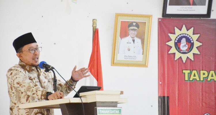 Tapak Suci Putra Muhammadiyah Lantik Pengurus Baru Pimpinan Daerah 140 Kabupaten Tanah Datar Periode 2019-2024 1 SAMBUTAN—Bupati Eka Putra saat memberikan sambutan pelantikan pengurus tapak suci.