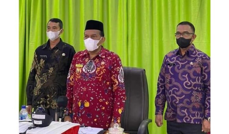 ZOOM MEETING—Wabup Rahmang mengikuti zoom meeting.