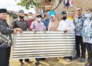 Ketua DPD LPM Kota Padang Irwan Basir Peduli Korban Kebakaran