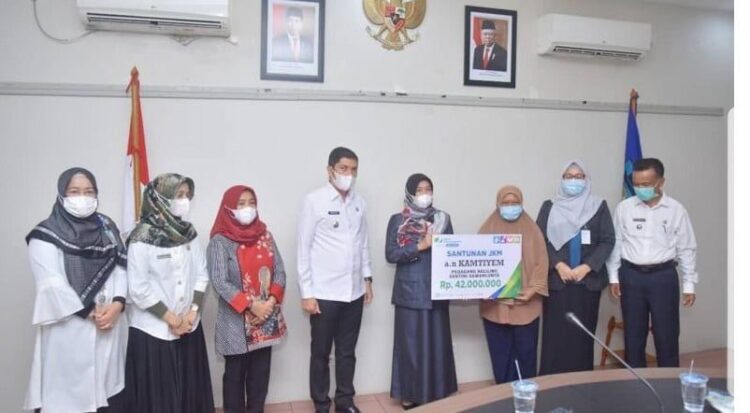 Tiga Warga Sawahlunto dapat Santunan Kematian dari BP Jamsostek