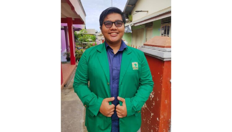 RAIH PREDIKAT CUM LAUDE— Bivo Muhandeza, mahasiswa binaan UPZ Baznas Semen Padang berhasil meraih predikat Cum Laude dengan IPK 3,68 pada wisuda Unand yang digelar secara daring pada 14 Agustus lalu.