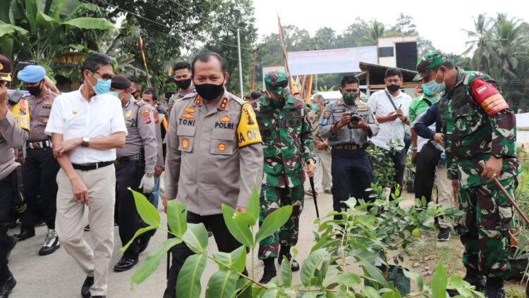 MUTASI— Kapolda Sumbar Irjen Toni Hermanto dimutasi menjadi Kapolda Sumsel.