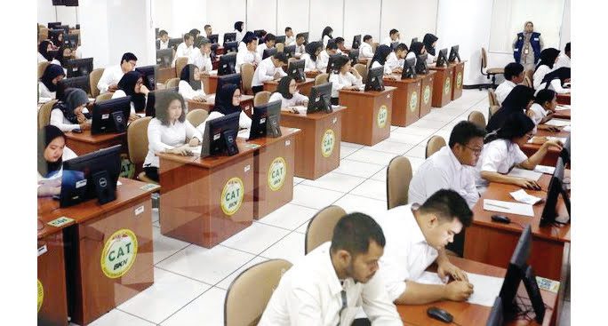 PPPK Belum Pasti, Honorer Tua Keburu Pensiun 1 TAK JELAS—Hingga kini jadwal seleksi Calon Pegawai Negeri Sipil atau CPNS 2021 dan Pegawai Pemerintah dengan Perjanjian Kerja (PPPK) tak jelas.