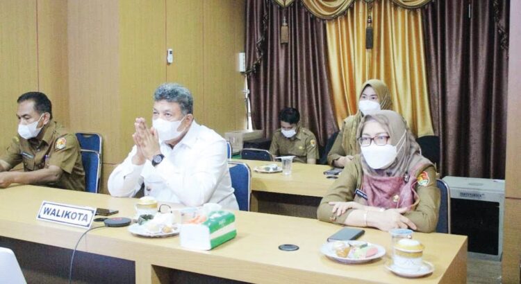 Pemko Solok Raih WTP Lima Kali Berturut turut 1 Wali Kota Solok Zul Elfian terlihat mengucapkan salam atas penyerahan penghargaan WTP lima kali berturut turut di raih Kota Solok yang diserahkan Menteri Keuangan Sri Mulyani secara virtual.