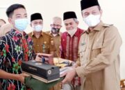 Wako Pariaman Serahkan Bantuan Pendidikan Anak Panti Asuhan